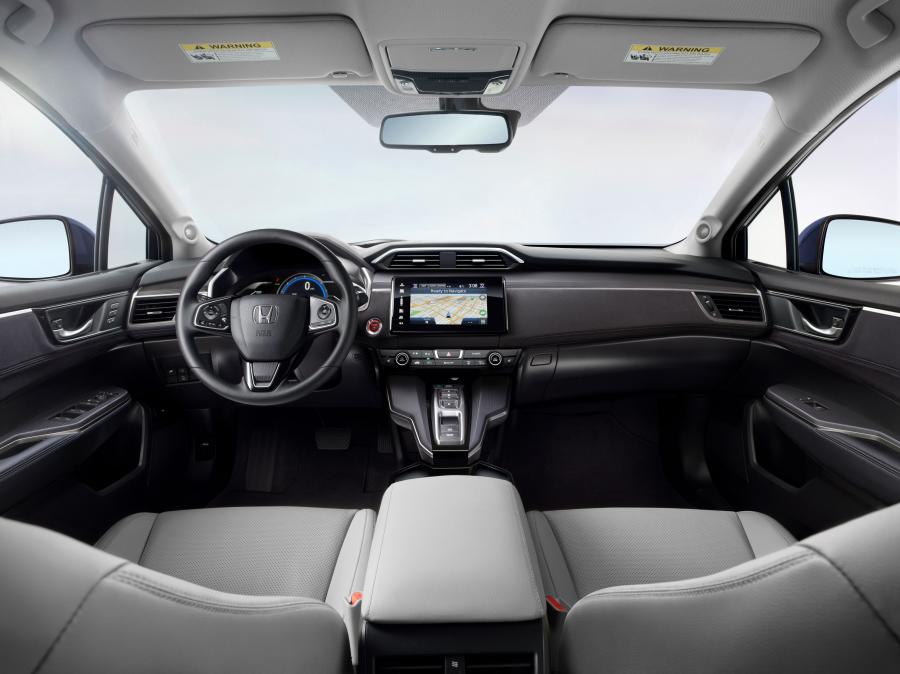 Торпедо Honda Clarity Electric 2017 года  (NA) (фото 14 из 16)